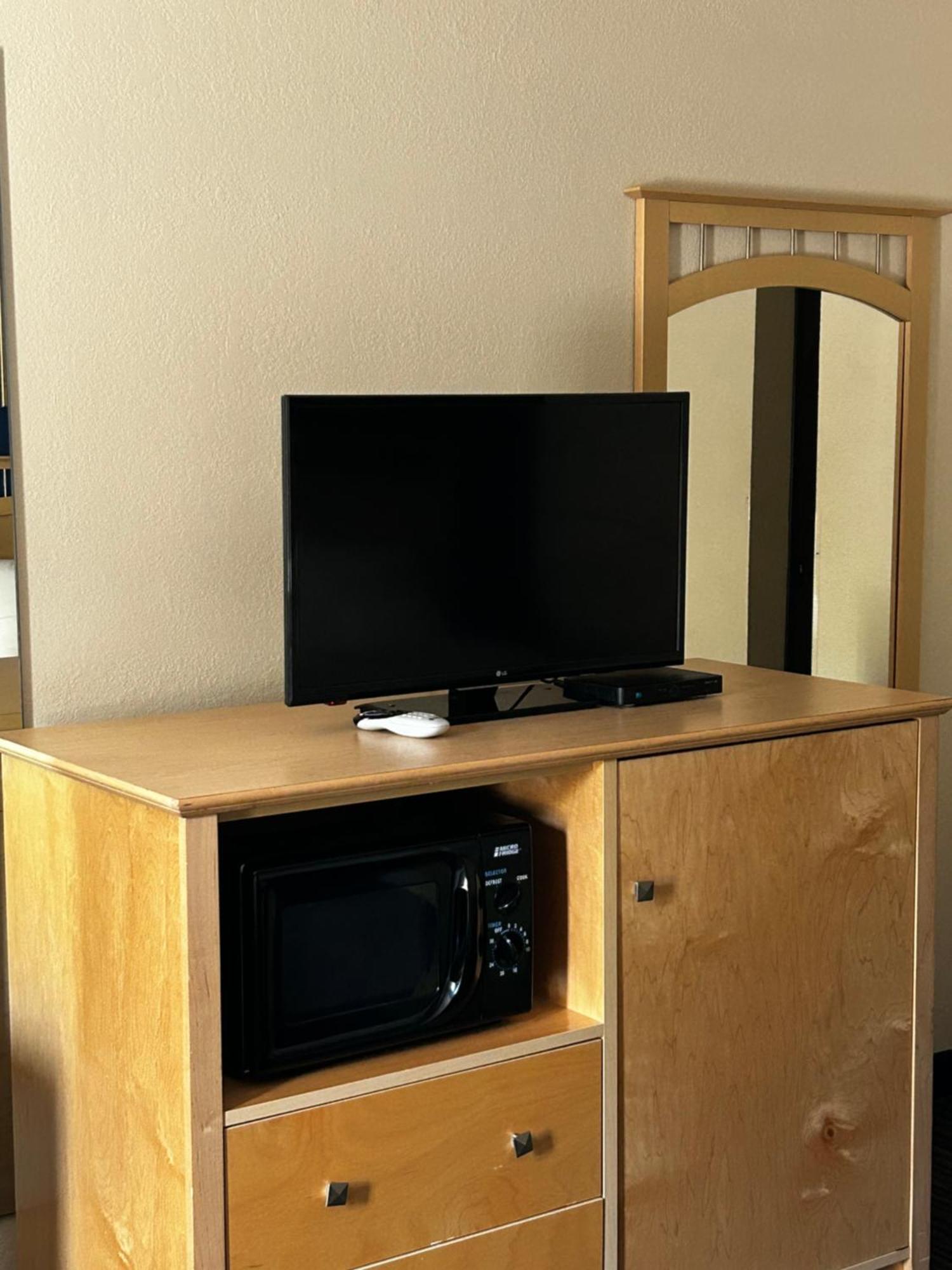 Ameristay Inn & Suites Waverly Bagian luar foto