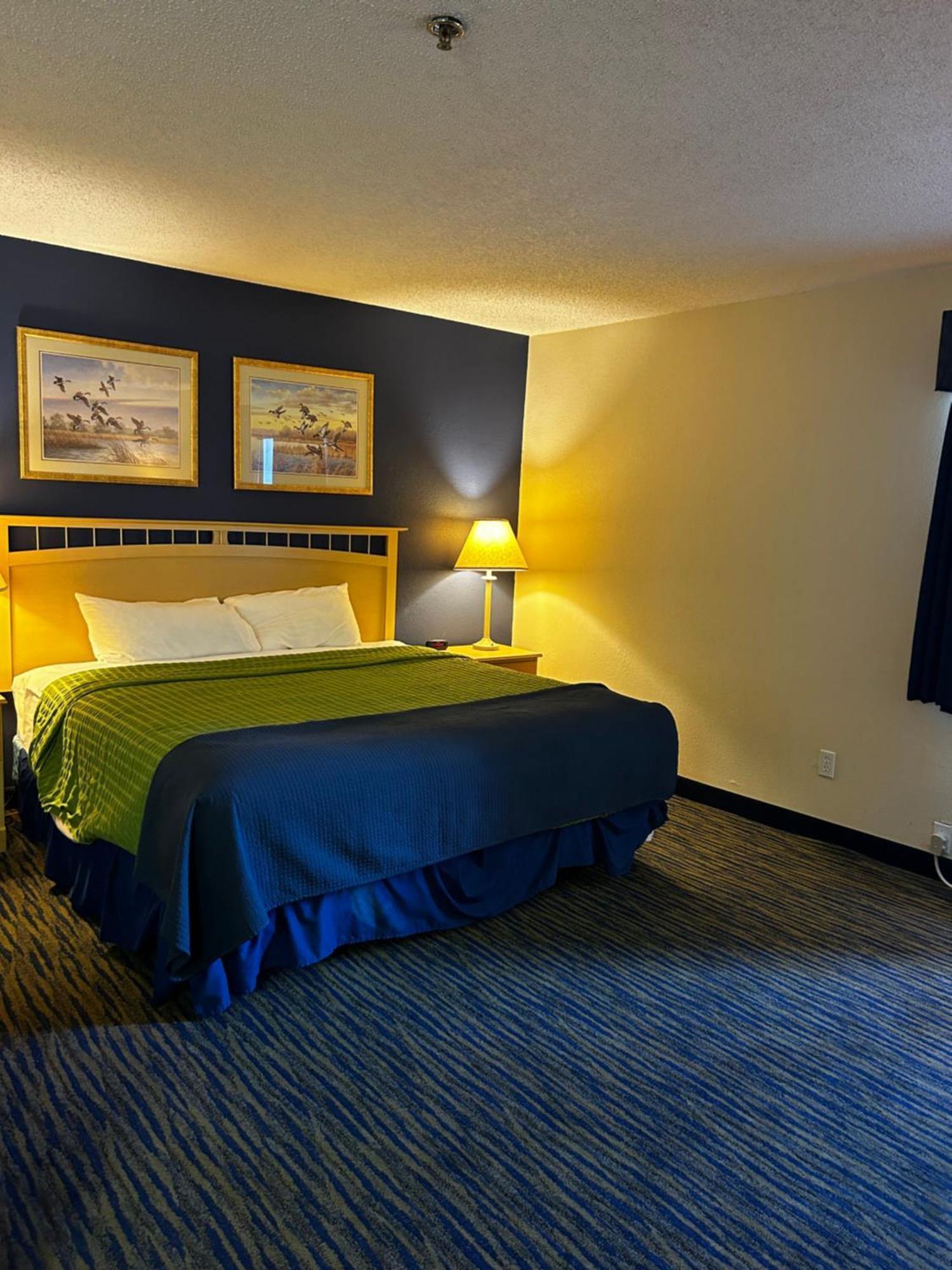 Ameristay Inn & Suites Waverly Bagian luar foto